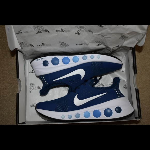 I’m selling an limited addition pair of Nikes - Picture 1 of 8